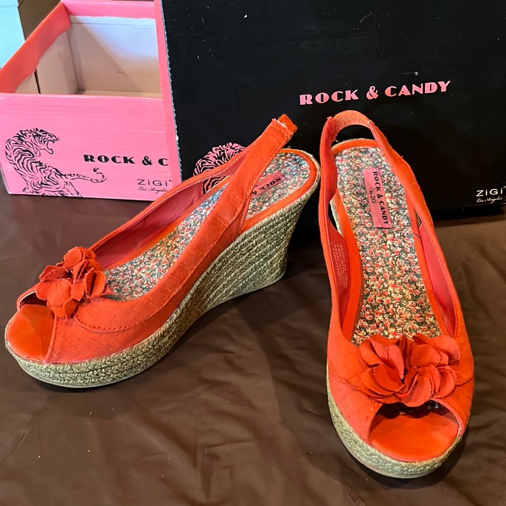 Like new in box size 7 scarlet ruffle wedge